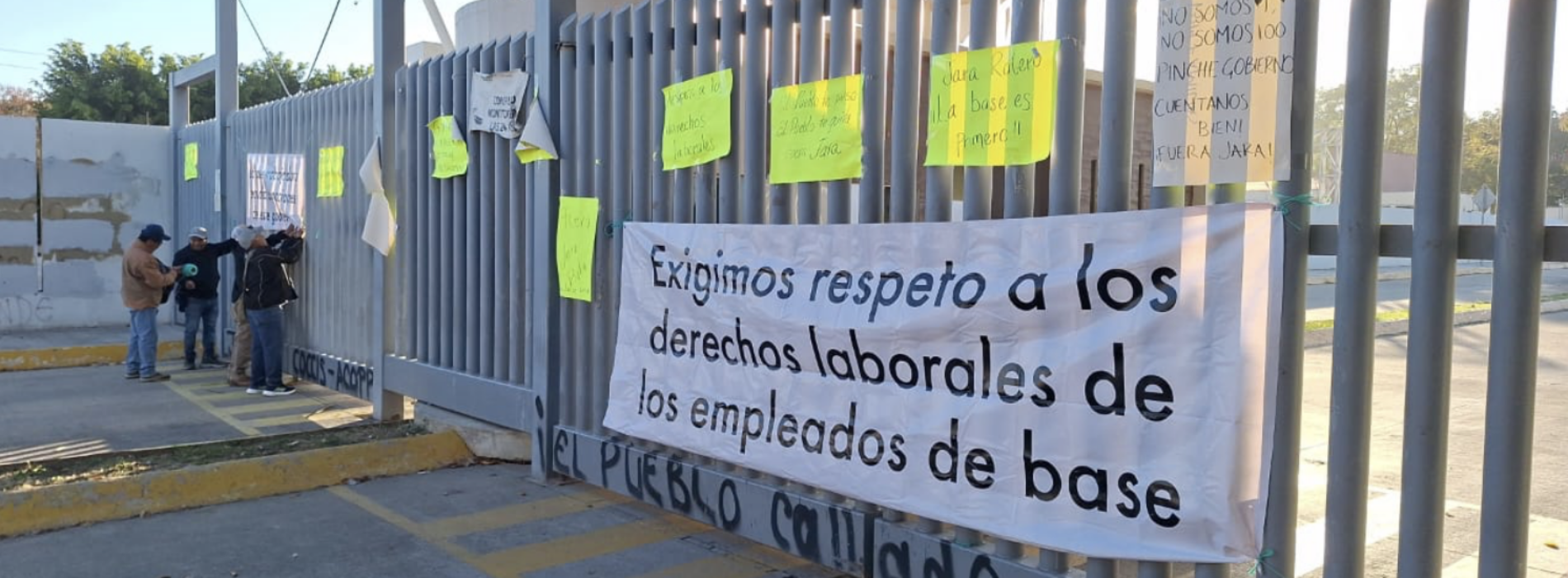 Intensifican protestas exempleados del Gobierno del Estado